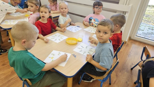 Dzieci podczas zajęć.