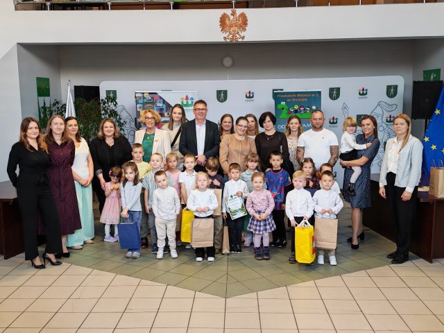 Dzieci podczas  wręczania nagród