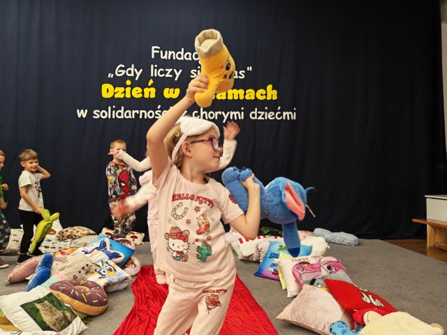 Dzieci podczas Dnia w piżamach