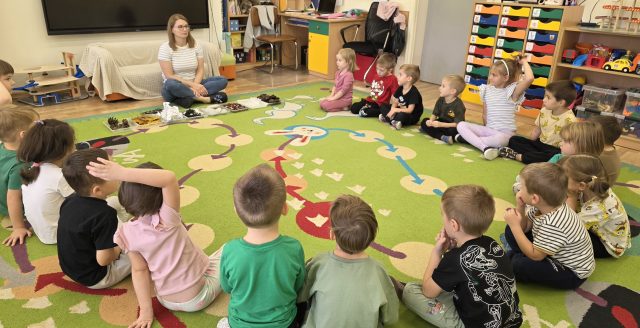 Dzieci podczas zajęć.