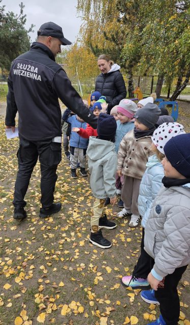 Spotkanie z rodzicem- funkcjonariusz Zakładu Karnego