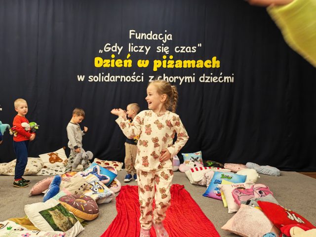Dzieci podczas Dnia w piżamach